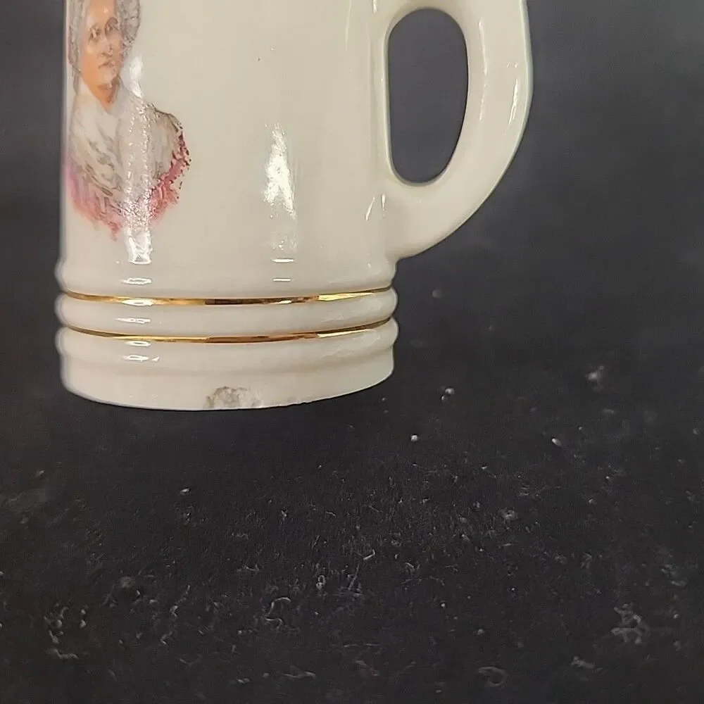 Salt & Pepper Shakers Metal Lid George & Martha Washington Colonial Stein Design